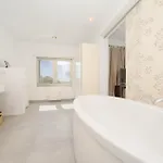 Privada Con Piscina Y Jardin En Chapas, マルベーリャ